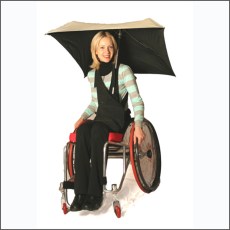 ombrello per chi usa sedia a rotelle