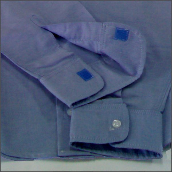 camicia con bottoni in velcro per anziani